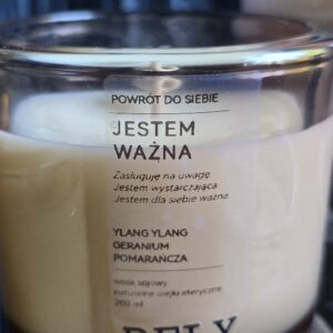 Naturalna świeca sojowa JESTEM WAŻNA z olejkami eterycznymi – Ylang Ylang, Geranium, Pomarańcza
