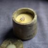 Dziki Kwiat – naturalna świeca sojowa Mandarynka & Tymianek w pojemniku MONOLITH No. 1 - obrazek 2