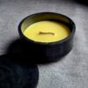 Dziki Kwiat – naturalna świeca sojowa Mandarynka & Tymianek w pojemniku MONOLITH No. 2 - obrazek 2