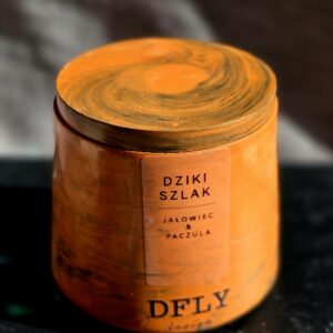 Dziki Szlak – naturalna świeca sojowa Jałowiec & Paczula MONOLITH No.1