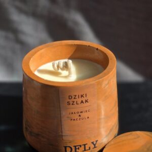 Dziki Szlak – naturalna świeca sojowa Jałowiec & Paczula MONOLITH No.1