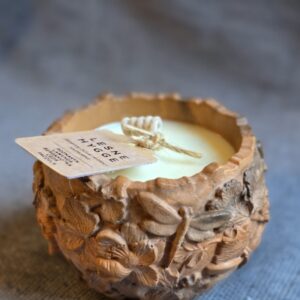 Leśne Hygge – Rozmaryn, Lawenda, Bergamotka, Cedr, Paczula naturalna świeca sojowa w pojemniku FLORA 120 ml